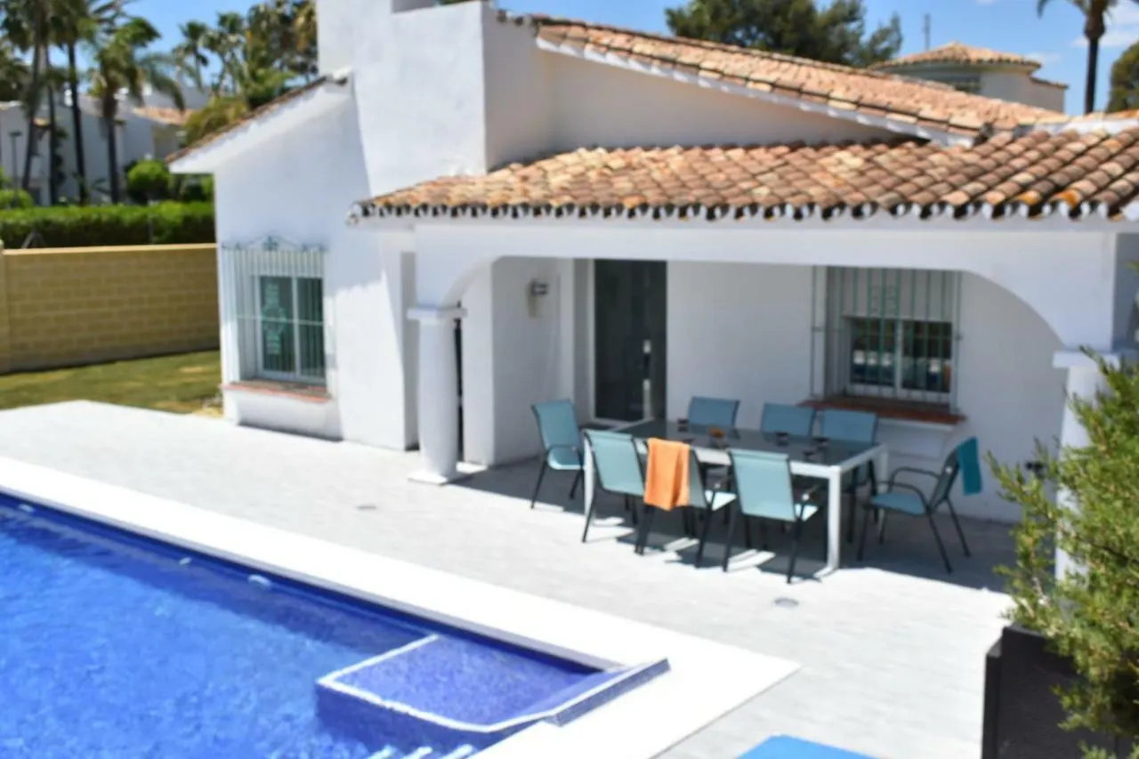 Villa Esmeralda Estepona 0*,